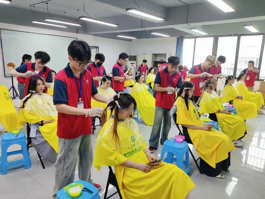 南寧燙染技師學(xué)校 | 南寧學(xué)染發(fā)