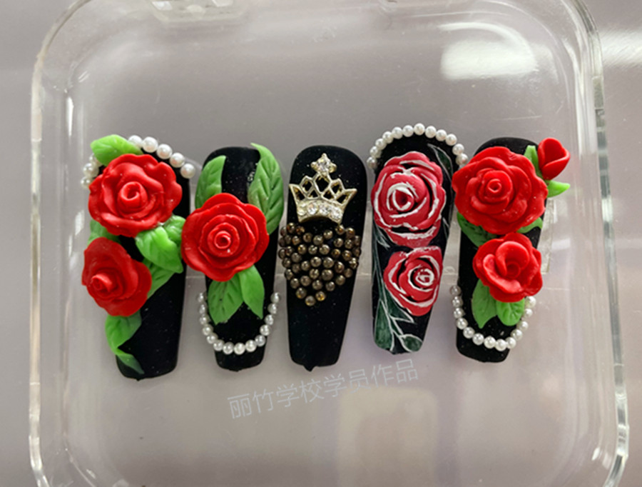 輕奢玫瑰雕花美甲，南寧美甲學(xué)校學(xué)員作品