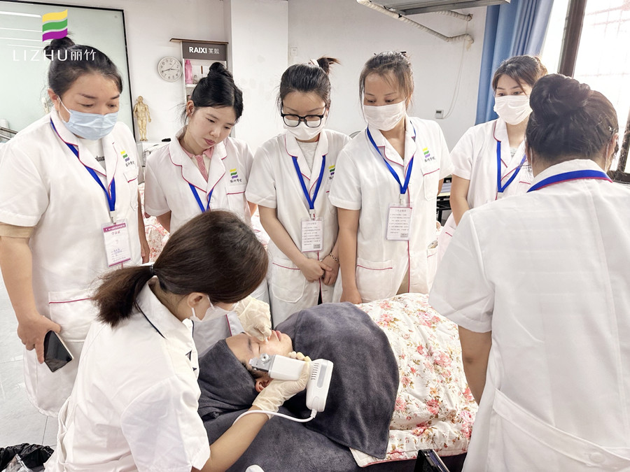 南寧護(hù)膚美容：輕療膚是什么？