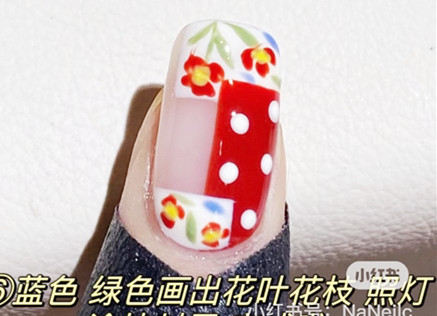 初高中畢業(yè)學美甲：復古小碎花美甲