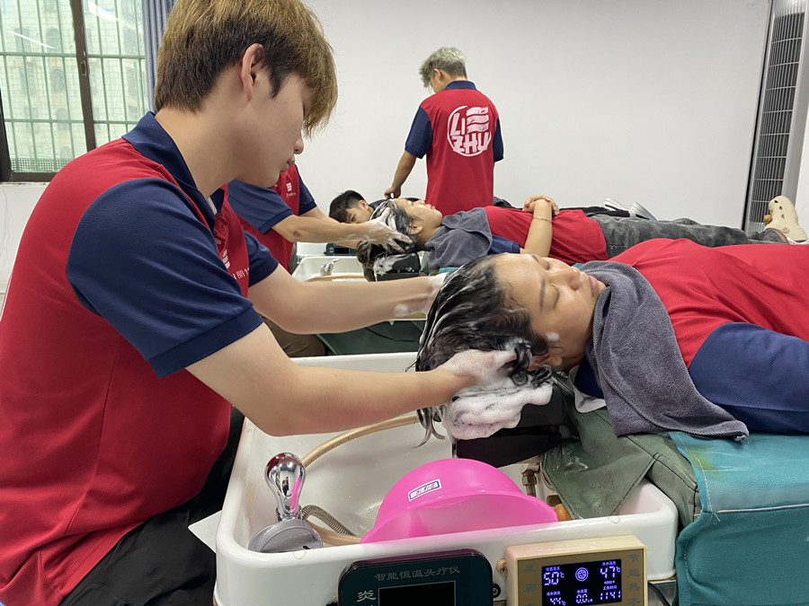 如何成為一個(gè)合格的美發(fā)洗護(hù)師？南寧洗頭專(zhuān)業(yè)