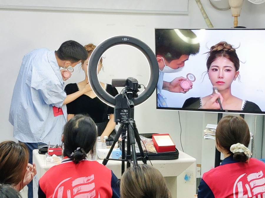 如何畫(huà)好千金妝？南寧學(xué)化妝到哪去？