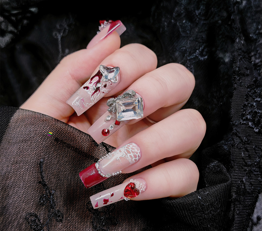 美甲從零開(kāi)始學(xué)：血紅蕾絲美甲