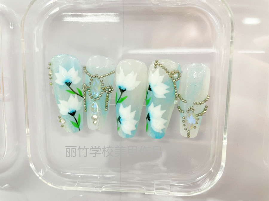 手繪花朵珠鏈美甲，南寧美甲進(jìn)修深造