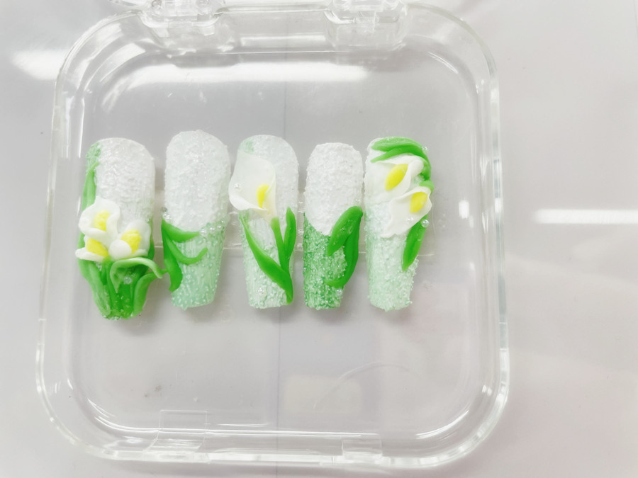 石膏微雕郁金香美甲，0基礎(chǔ)學(xué)美甲作品