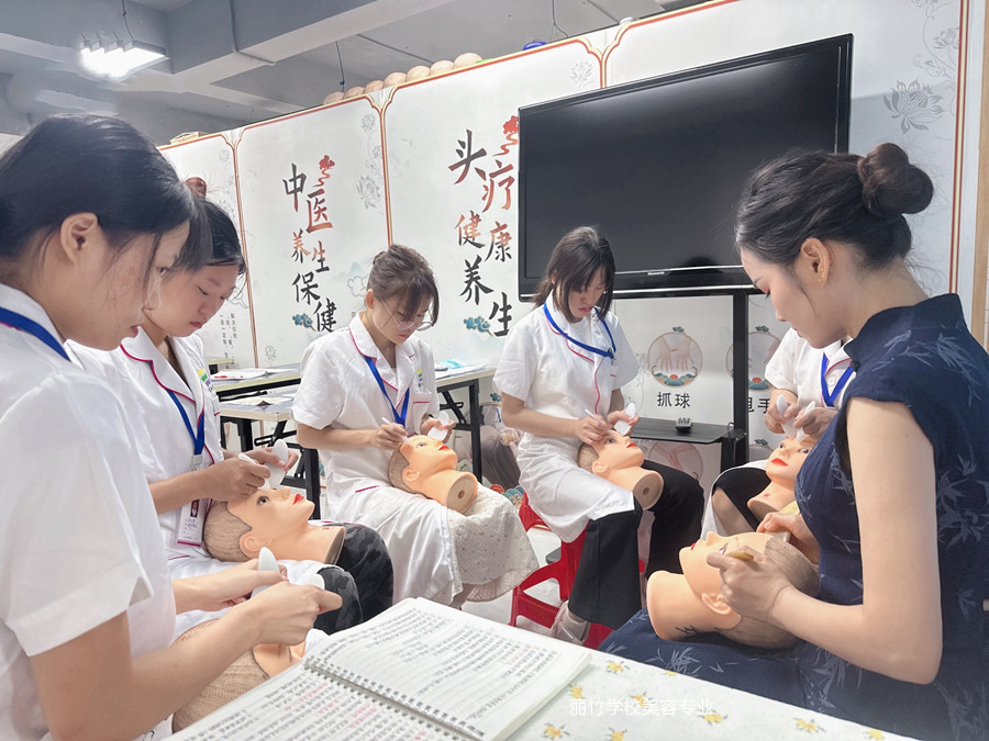 南寧美容健康：為什么推薦女生學(xué)美容？