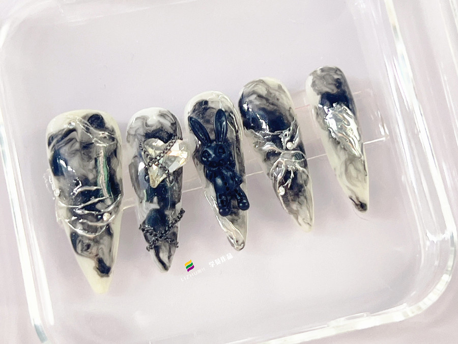 水墨暈染飾品美甲，南寧美甲店學(xué)徒必須款