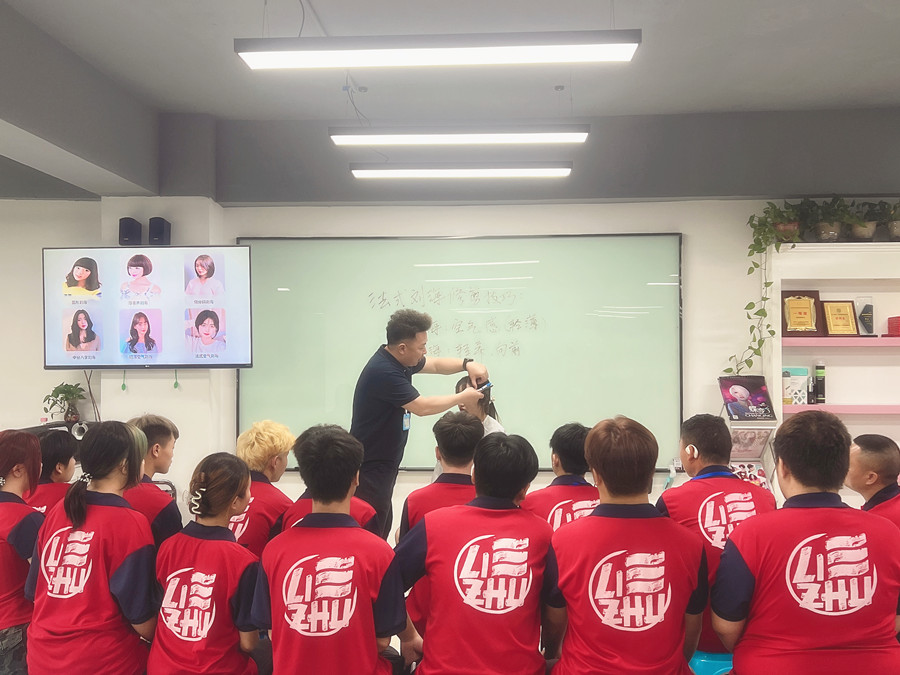 不同臉型適合的劉海類型，南寧剪發(fā)學(xué)習(xí)分享