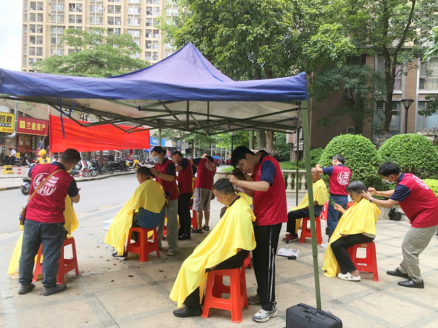 麗竹學(xué)校免費理發(fā)服務(wù)送到家，居民連聲感謝