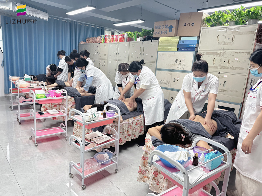 廣西美容管理健康：身體按摩的好處