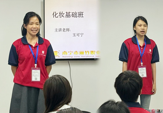 化妝新生自我介紹，廣西化妝課堂日常