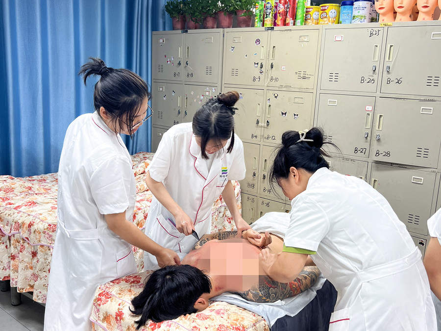 背部刮（sha）痧練習(xí)課堂，南寧健康管理美容